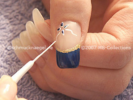 Nail art liner in the colour white