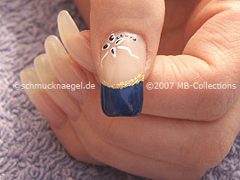 Nail art pen in the colour dark-blue