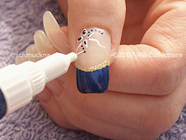 Nail art pen in the colour dark-blue