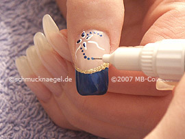 Nail art pen in the colour dark-blue