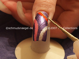 nail art liner in the colour gold-glitter