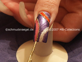 nail art liner in the colour gold-glitter