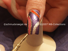 nail art liner in the colour gold-glitter