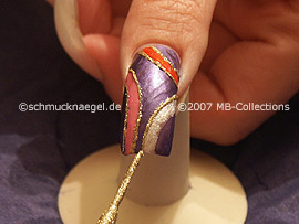 nail art liner in the colour gold-glitter