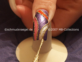 nail art liner in the colour gold-glitter