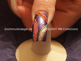 nail art liner in the colour gold-glitter