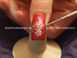 nail art liner in the colours white and silver-glitter
