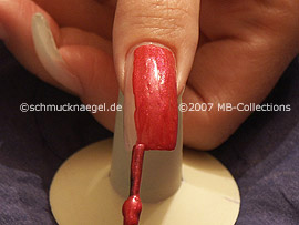 nail lacquer in the colour dark-pink