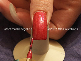 nail lacquer in the colour dark-pink
