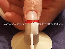 nail lacquers in the colours white and black