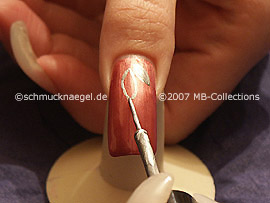 nail art liner in the colour silver