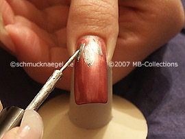 nail art liner in the colour silver