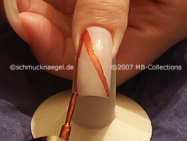 nail lacquer in the colour chestnut-brown
