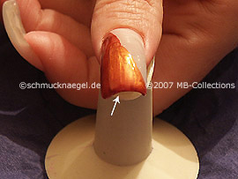 nail lacquer in the colour chestnut-brown