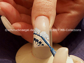nail art liner in the colour blue-glitter