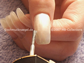 Nail polish in the colour pearl