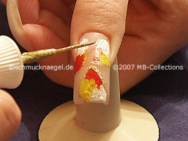 nail art liner in the colour gold-glitter