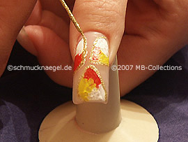 nail art liner in the colour gold-glitter