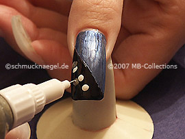 nail art pens in the colours white and silver