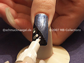 nail art pens in the colours white and silver