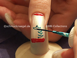 nail art liner in the colour dark green