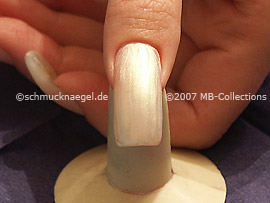 nail lacquer in the colour light pink