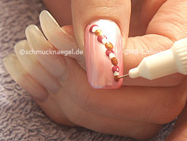 Nail art pen in the colour gold