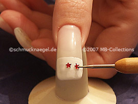 Nail art liner in the colour white