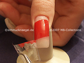 Remove with the tweezers the lower adhesive tape