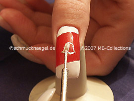 Nail art liner in the colour gold