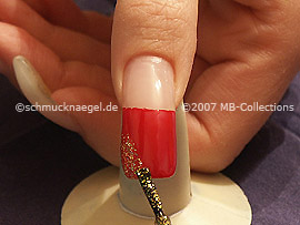Nail lacquer in the colour gold-Glitter