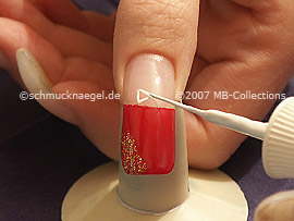 Nail art liner in the colour white