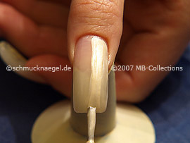 Nail lacquer in the colour bright beige