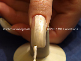 Nail lacquer in the colour bright beige