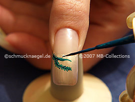 Nail art liner in the colour green