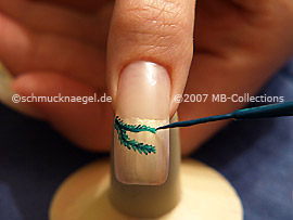 Nail art liner in the colour green