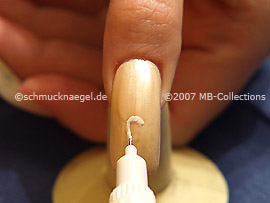 Nail art pen in the colour white