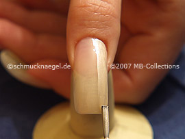 Nail lacquer in the colour bright beige