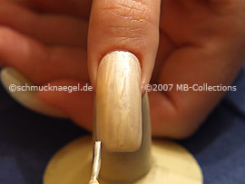 Nail lacquer in the colour bright beige