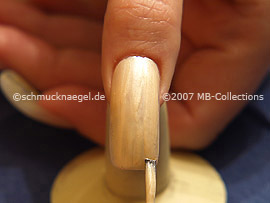 Nail lacquer in the colour bright beige